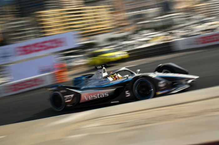 Stoffel Vandoorne tidak terbendung untuk memenangkan Formula E Monako 2022 pada Sabtu, (30/4/2022) malam tadi.