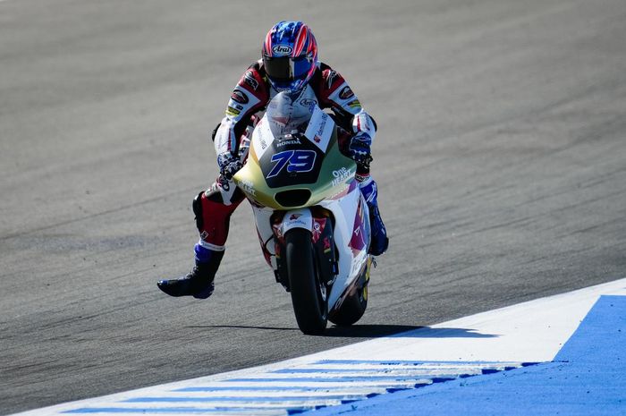 Ai Ogura menjadi pemenang Moto2 Spanyol 2022. Menjadi kemenangan kedua bagi Honda Team Asia di musim ini. 