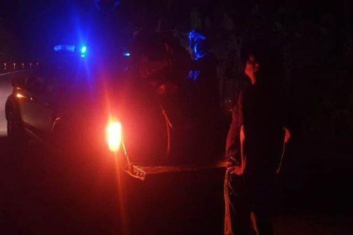 Pengkondisian pemotor yang hampir jadi korban begal di Jalintim, Sabtu (30/04/2022).