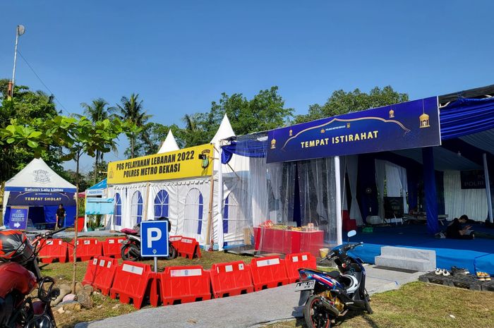 Rest area khusus motor bagi pemudik yang pulang ke Jakarta di pos pelayanan Polres Metro Bekasi