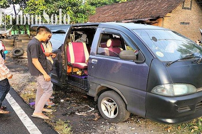 Gagal pulang ke Banjnarnegara, Daihatsu Espass pak Bambang terbakar