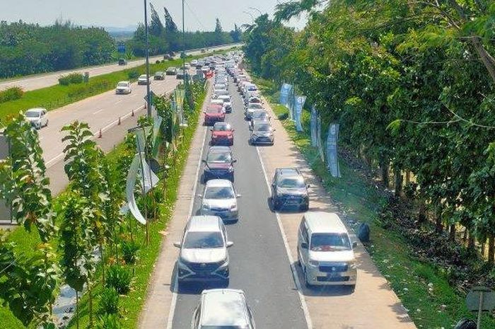 Ilustrasi arus lalu lintas di tol Cipali, Majalengka, Jawa Barat.