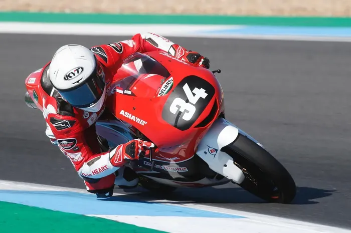 Jangan lupa dukung pembalap Indonesia Fadillah Arbi Aditama di FIM JuniorGP malam ini, disini nontonnya.