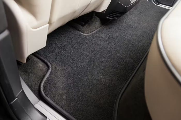 Karpet mobil yang sudah dibersihkan