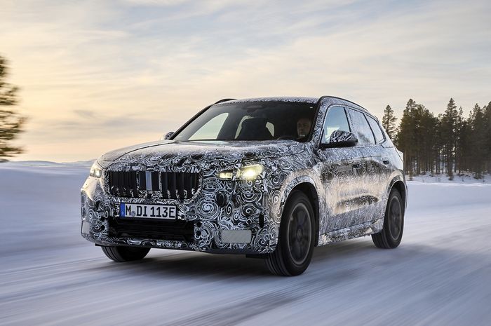 BMW X1 saat pengetesan di Arjeplog, Swedia.