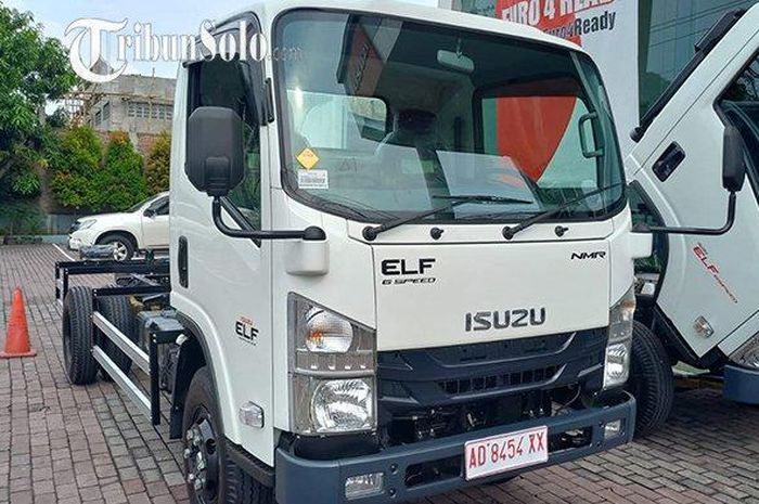 Isuzu NMR Euro 4 di Astra Isuzu Solo. 