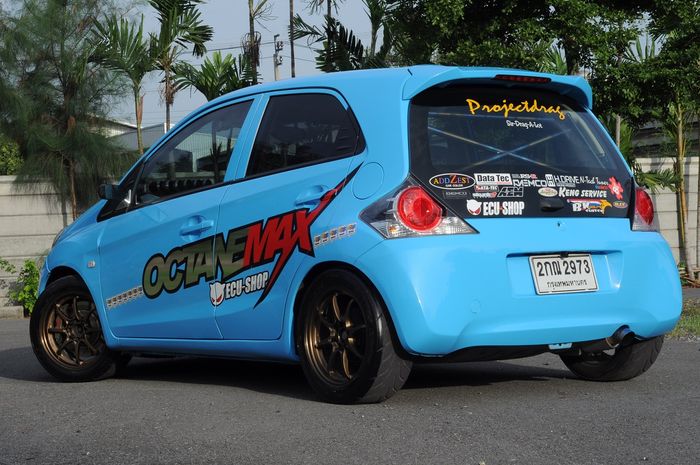 Modifikasi Honda Brio lama asal Thailand dengan mesin bertenaga 360 dk