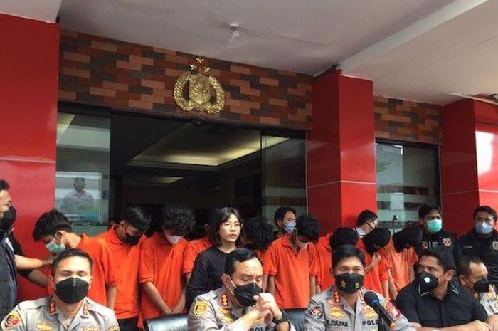 Para begal tak ada akhlak yang nekat target dua prajurit TNI AD di kawasan Pasar Kebayoran Baru, Sabtu (07/05/2022).