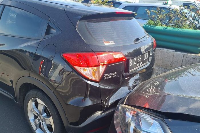 Honda HR-V yang terlibat tabrakan beruntun 8 mobil di KM 19+600/A ruas tol Kemayoran arah Pluit, Jakarta Utara