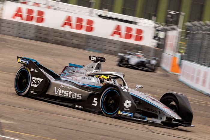 Usai Formula E Jerman 2022, Stoffel Vandoorne dan Mercedes tetap kokoh di puncak klasemen sementara.