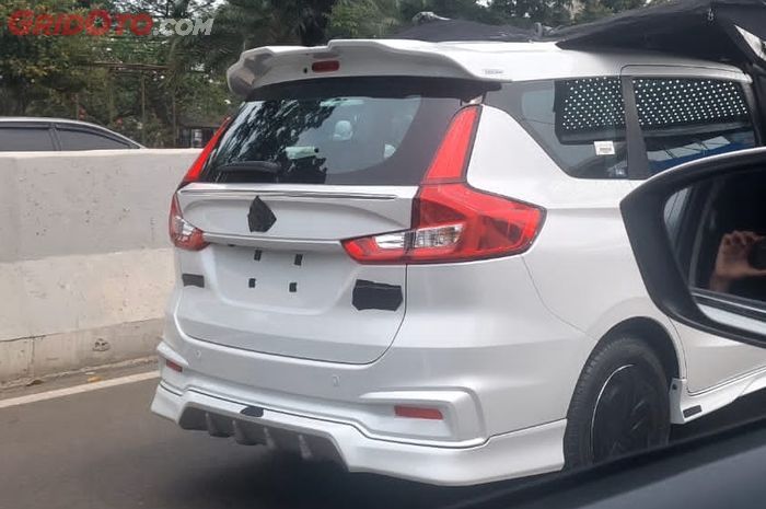 Mobil baru yang diduga Suzuki Ertiga Hybrid 