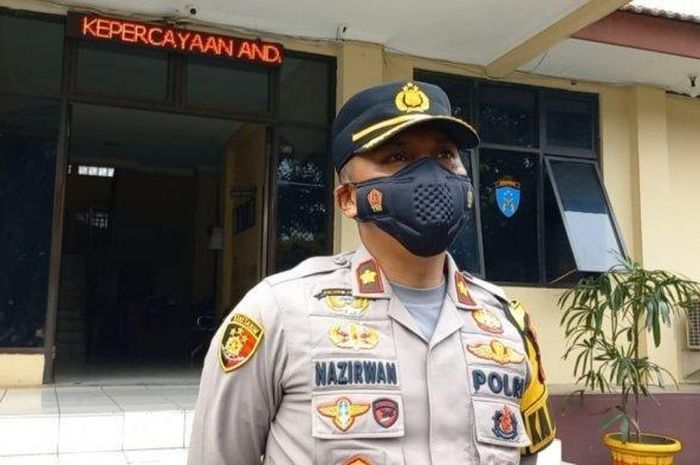 Kapolsek Pesanggrahan Kompol Nazirwan saat diwawancarai terkait video keributan yang viral di media sosial di Polsek Pesanggrahan, Jakarta Selatan, Selasa (17/5/2022). 