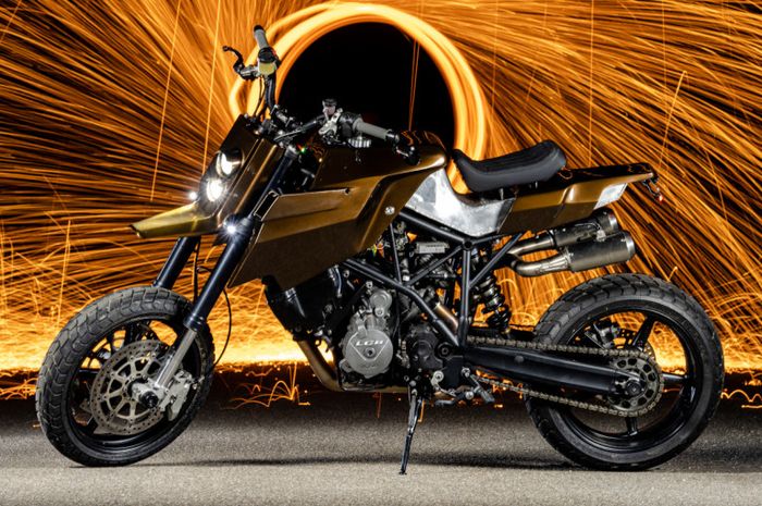 KTM 990 Super Duke street tracker 