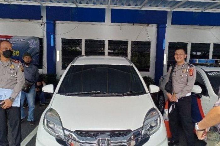 Direktorat Lalu Lintas (Ditlantas) Kepolisian Daerah (Polda) Sumatera Selatan (Sumsel) amankan satu unit kendaran Honda Mobilio yang diduga bodong. 