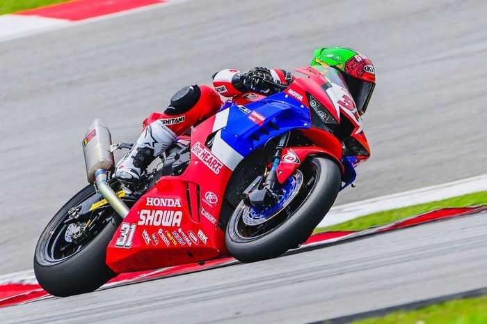 Gerry Salim gagal merasakan podium usai melakoni Race 1 ASB1000 ARRC Malaysia 2022, Sabtu (28/05).