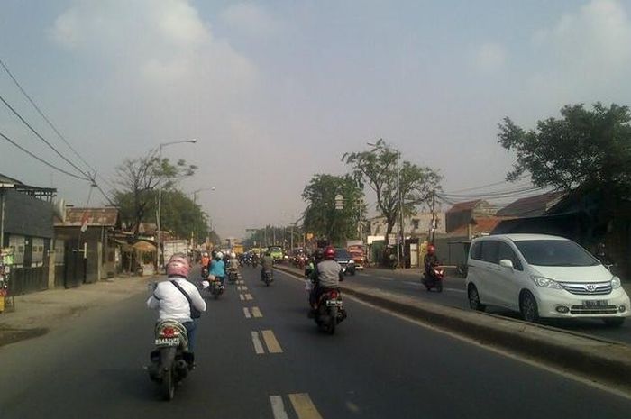 Ilustrasi jalan raya Bekasi, Cakung, Jakarta Timur