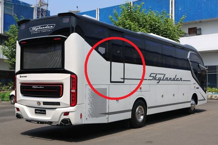 Ini alasan pintu darurat bus ada di sisi kanan.