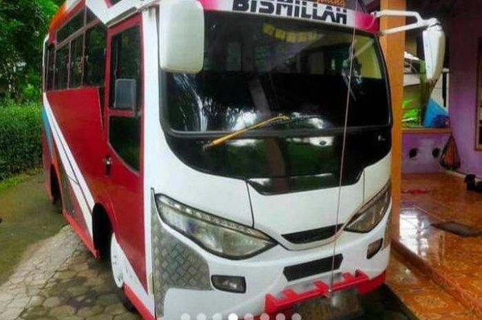 Bus yang dibeli Wahidin, miliarder dadakan desa Wadas, Bener, Purworejo, Jawa Tengah.