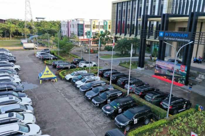 Deretan Mitsubishi Pajero Sport dari komunitas Pajero Sport Family (PSF) di acara Jambore Nasional Palembang