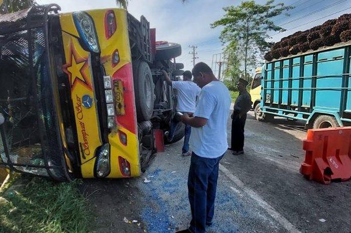 Bus PO Sempati Star terguling di Aceh Timur
