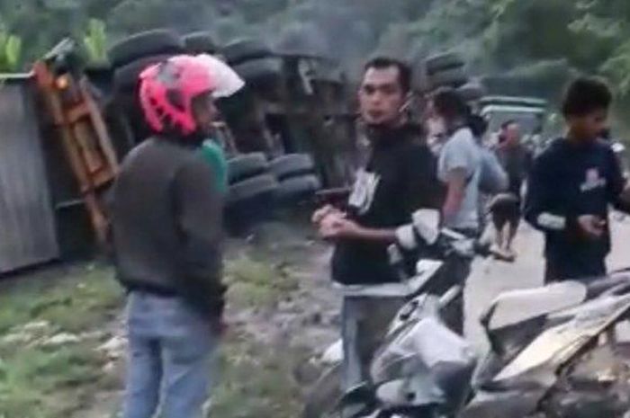 Kecelakaan di turunan PJR, Jalan Ir Sutami, Sukabumi, Bandar Lampung. 