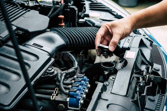 Rekomendasi Air Radiator Darurat Jika Mogok Dijalan