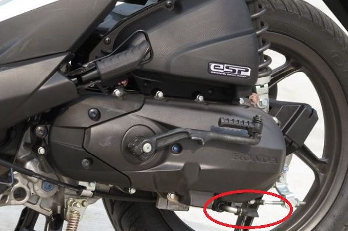 Selang kecil dekat CVT matik