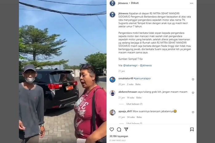 Rekaman video ibu-ibu penumpang Toyota Kijang Innova berpelat dinas Kementerian Pertahanan ngaku suaminya Jenderal setelah ribut karena senggol pemotor di depan RS Mitra Sehat Mandiri, Sidoarjo, Jawa Timur
