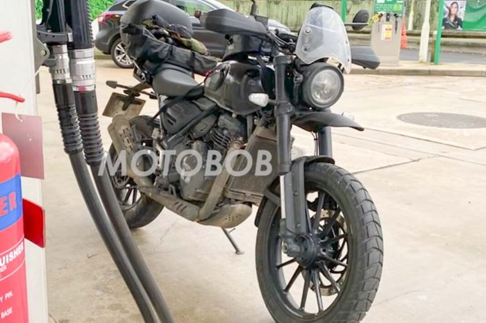 Bocor tampang motor hasil kerjasama Bajaj-Triumph di India