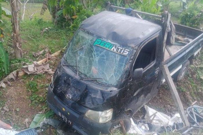 Daihatsu Gran Max pikap terguling di Lampung Selatan, Selasa (7/6/2022)