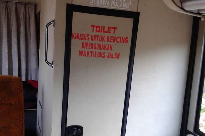 Toilet bus hanya diperuntukkan untuk buang air kecil dan saat berjalan