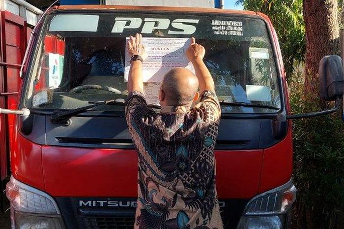Kantor Wilayah DJP Jawa Tengah II melalui Juru Sita Pajak Negara (JSPN) Kantor Pelayanan Pajak (KPP) Madya Surakarta kembali melakukan penyitaan aset penunggak pajak. 