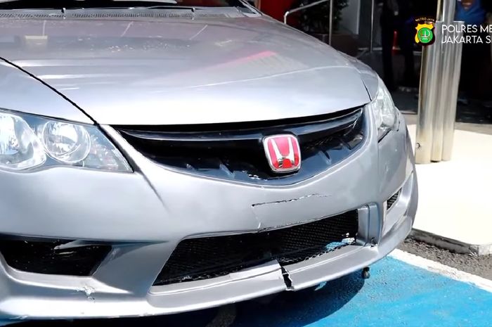 Honda Civic FD yang tabrak dan seret anggota polisi sejauh lima meter, pada Kamis (09/06/2022).