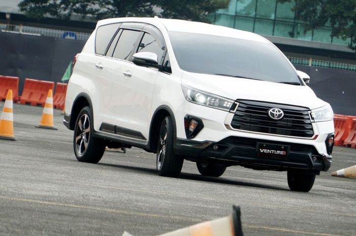 Toyota Kijang Innova Hybrid dirumorkan bakal meluncur di GIIAS 2022.