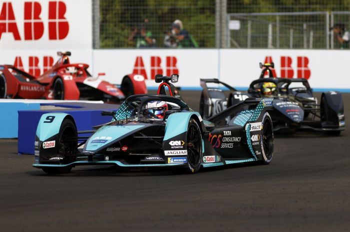 Mobil balap listrik Formula E milik tim Jaguar TCS Racing