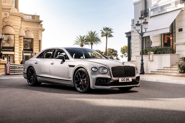 Mobil baru Bentley Flying Spur S meluncur menjelang Goodwood Festival of Speed.