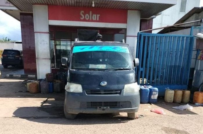 Daihatsu Granmax dan puluhan jeriken BBM disita polisi, kasus timbun ratusan liter solar