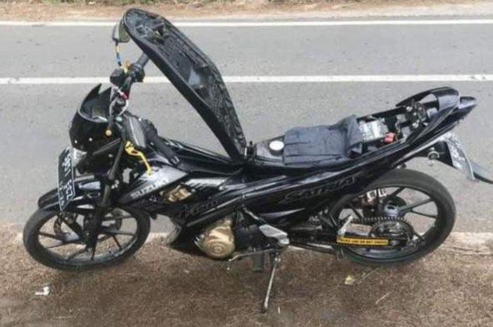 Suzuki Satria F150 milik wisatawan yang hilang di kawasan Gunung Bromo, Wonokitri, Tosari, Pasuruan, Jatim