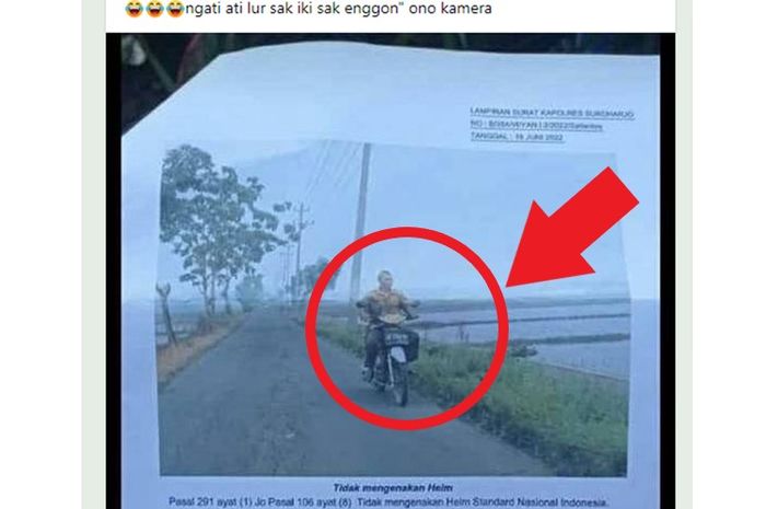 Bapak-bapak yang tampak pulang dari sawah terkena tilang ETLE Mobile di Sukoharjo.