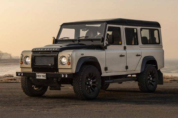 Restomod Land Rover Defender D110 hasil garapan Arkonik, tuner asal Inggris