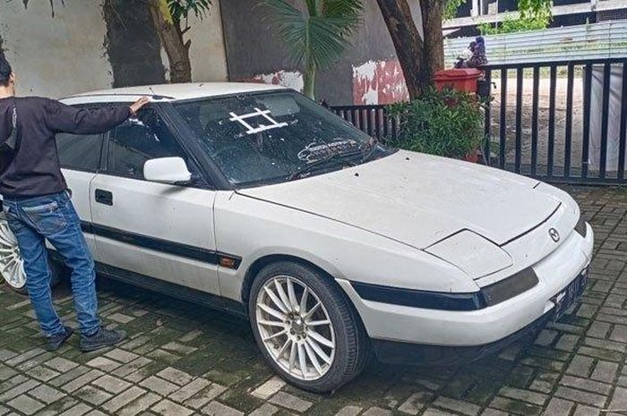 Mazda Astina nopol BP 1811 ZF yang terparkir di Polsek Bengkong karena pemilik masih misterius
