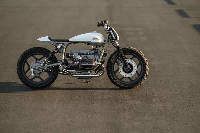 BMW R100RS bergaya street tracker