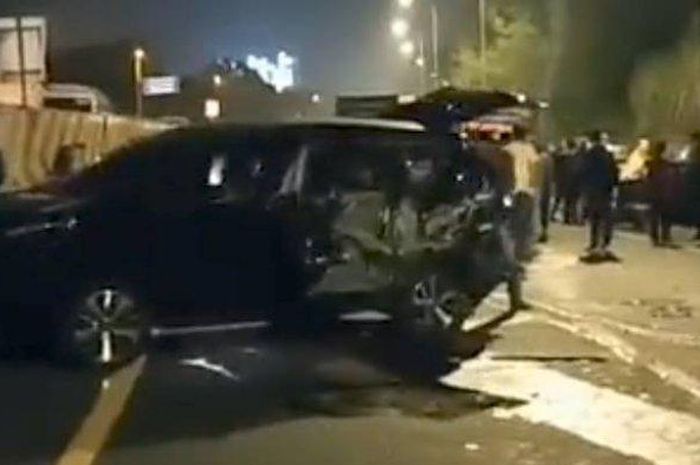 Kecelakaan beruntun di Tol Cipularang yang melibatkan 17 kendaraan