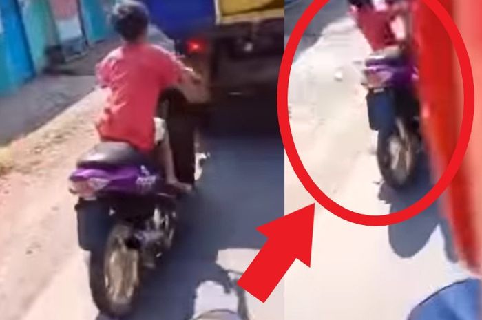 Seorang bocah yang diduga naik Yamaha Mio seruduk bak truk. 