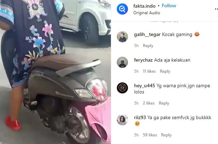 Tangkapan layar emak-emak naik Honda Scoopy lakukan cara nyeleneh buat lolos dari jepretan kamera ETLE.