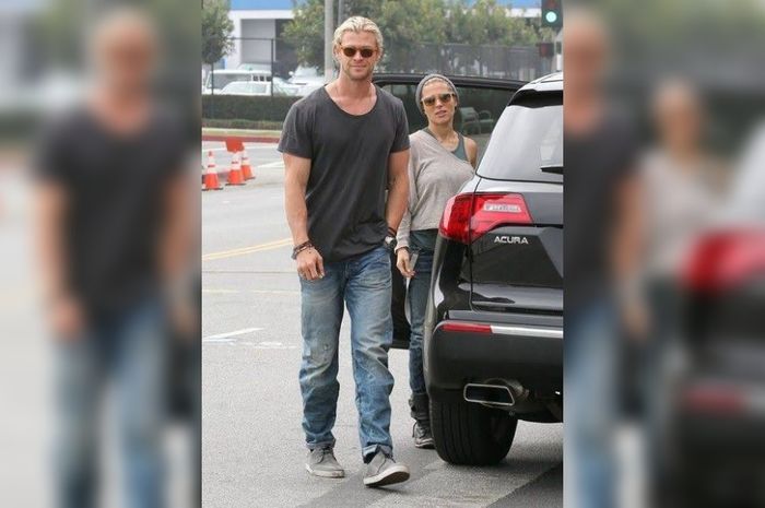 Chris Hemsworth punya koleksi SUV yang menarik buat dibahas nih.