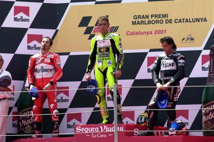 Max Biaggi, Valentino Rossi dan Loris Capirossi jadi pengisi podium MotoGP Catalunya 2001