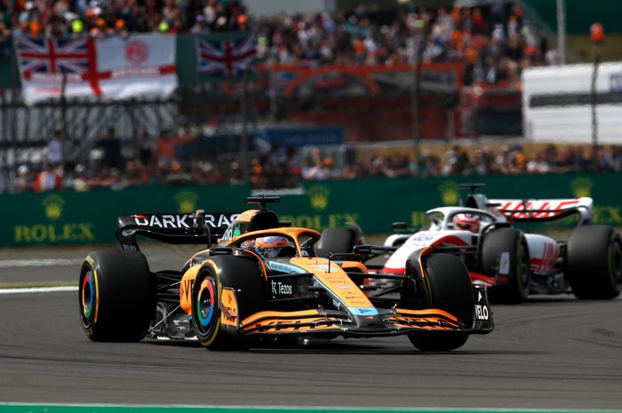 Daniel Ricciardo memastikan akan bertahan di tim McLaren sampai F1 2023