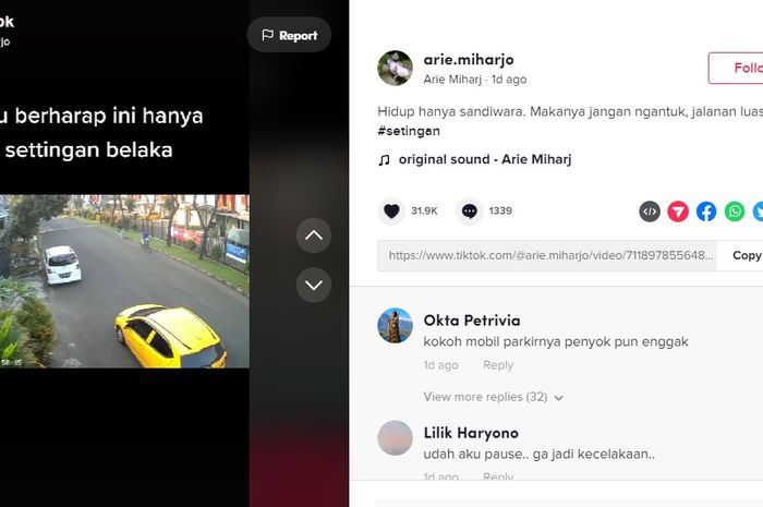 Tangkapan layar insiden Honda Freed parkir di pinggir jalan malah diturbuk Honda Brio dari belakang.