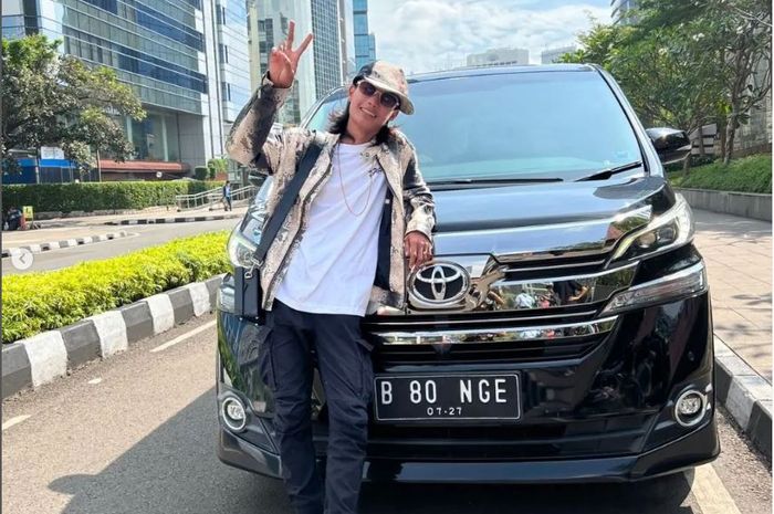 Bonge, Pangeran SCBD yang nongkrong di Sudirman sambil pamer Toyota Vellfire bernopol B 80 NGE